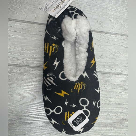 NWT HARRY POTTER SLIPPERS - Picture 1 of 3